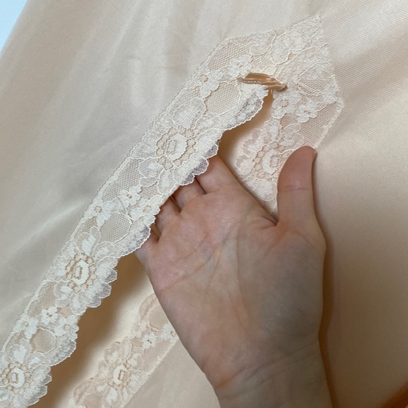 Vintage Slip Maxi Skirt Women M Ivory Peach Lace Front Slit Coquette Feminine - Picture 6 of 11